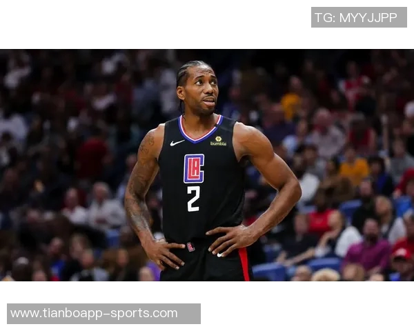 莱昂纳德生涯得分突破15000分快船三节惨遭对手压制落后32分