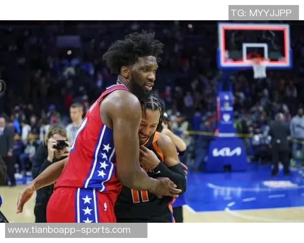 亨特快攻如闪电起飞骑扣恩比德大帝瞬间跪倒场上震撼全场